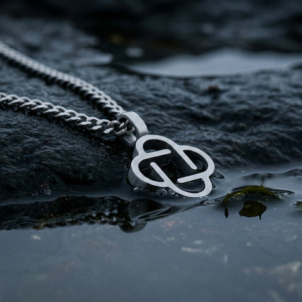 STEEL & BARNETT Steel & Barnett Lucky Clover Stainless Steel Skeleton Clover Pendant