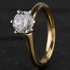 Solitaire Diamond Second hand Engagement Ring