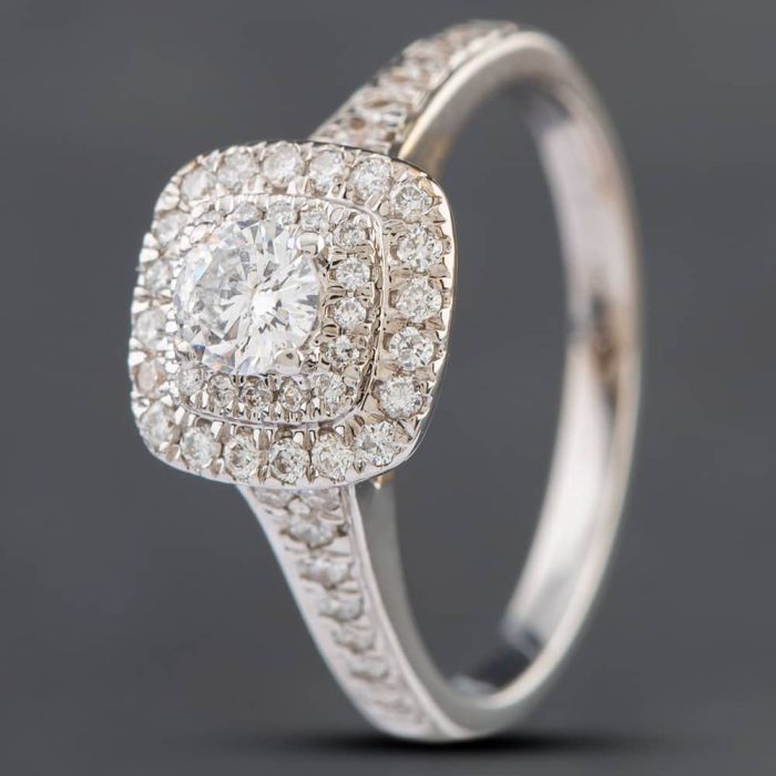 Second Hand 18ct White Gold Certificated 0.57ct Brilliant Cut 