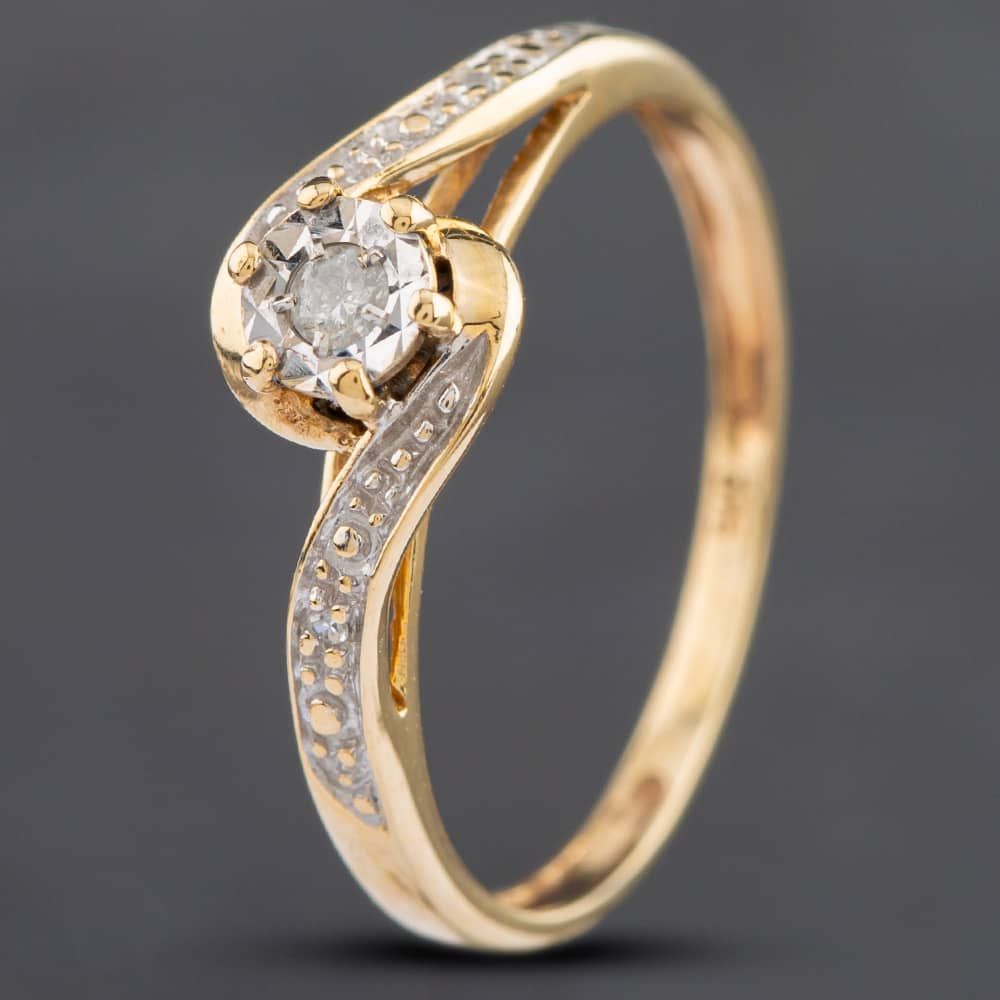 Second Hand 9ct Gold Diamond Twist Shoulder Set Solitaire Ring